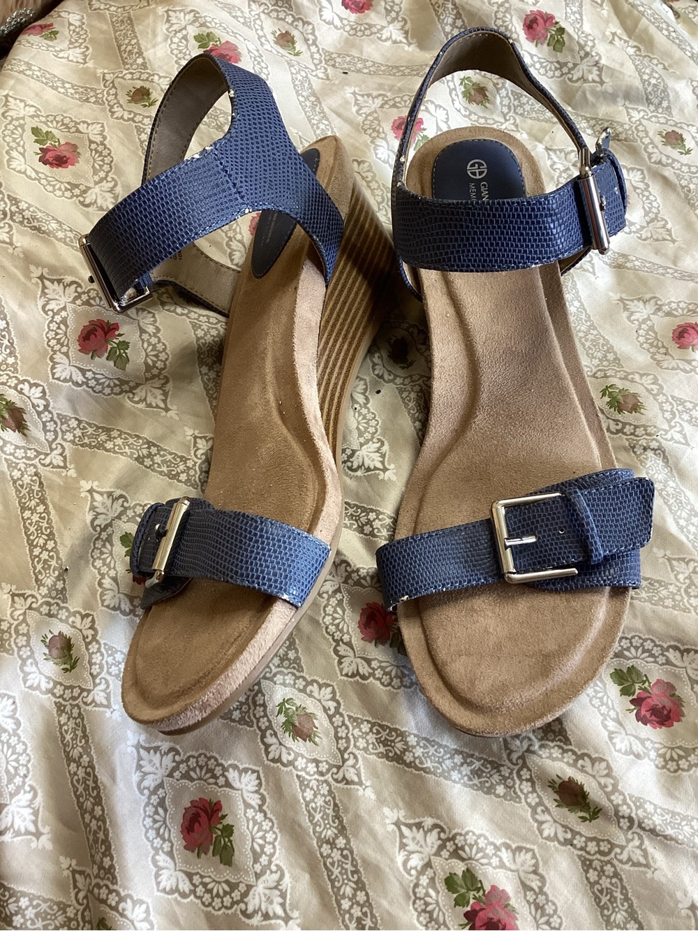 Giani Bernini Navy Textured Buckle Wedge Sandals 10M
